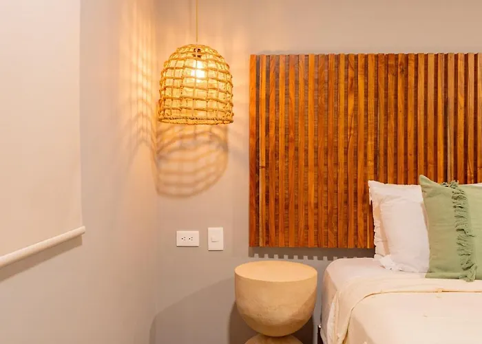 Paramar Black, Style In Zama Apartment