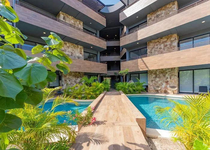 Paramar Black, Style In Zama Apartment
